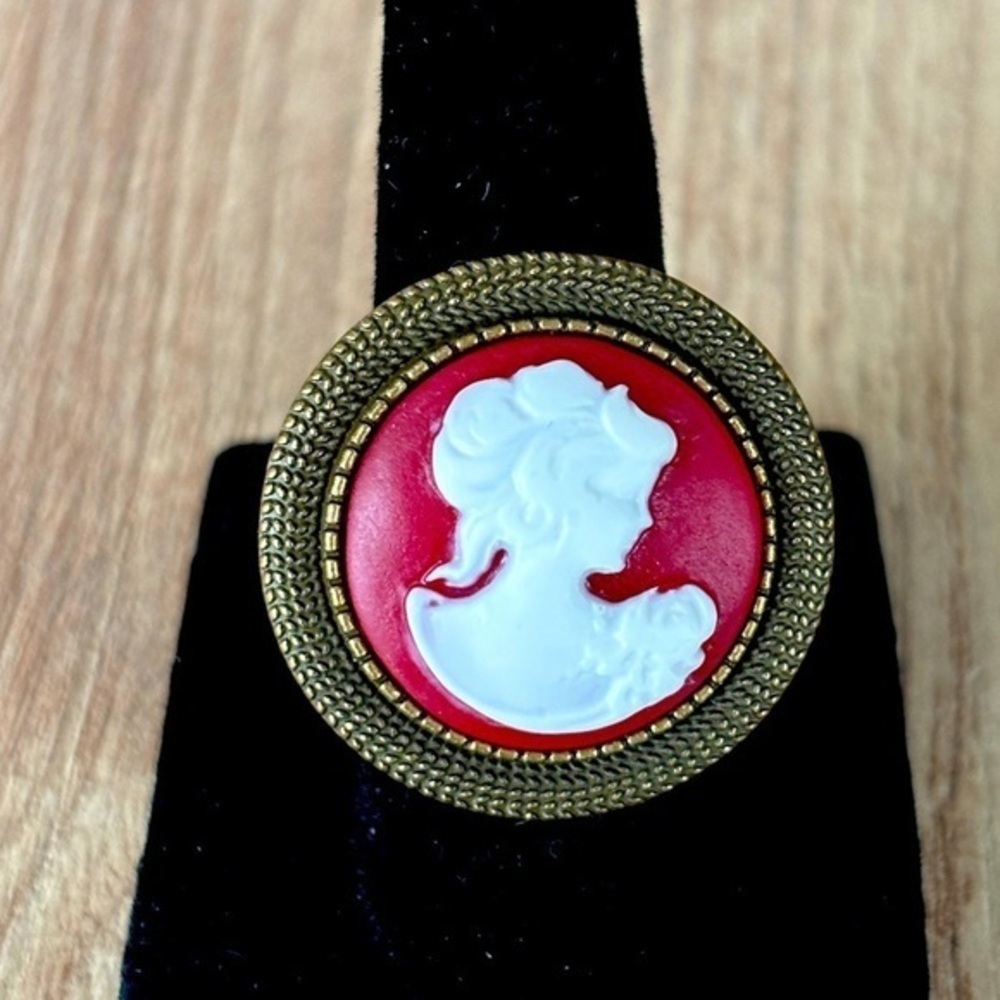 Red and White Lady Cameo Adjustable Ring, Victorian, NWT